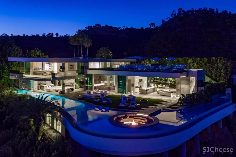 3.98 亿的超级山顶豪宅，无比奢侈的观景台