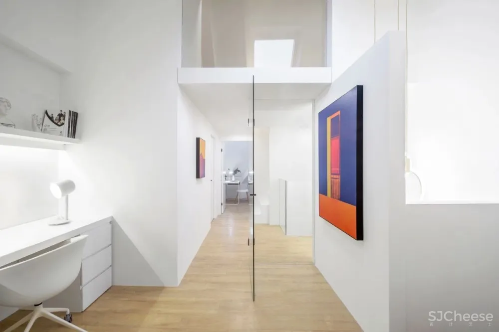 新作 | 135m² 怪异阁楼,创意爆改为画廊式的舒适三层 首