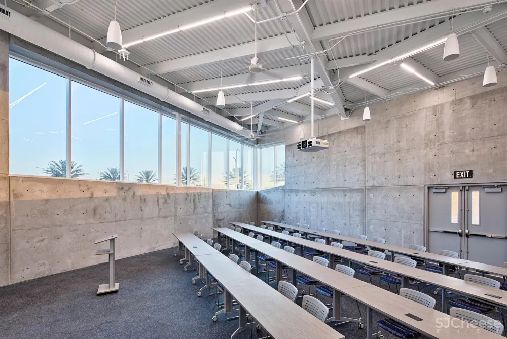 佛罗里达理工大学学生活动中心 / Straughn Trout Architects