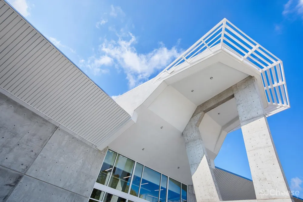 佛罗里达理工大学学生活动中心 / Straughn Trout Architects