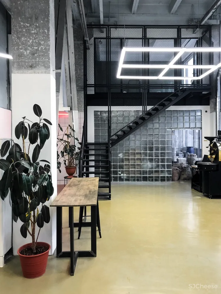 ZROBYM architects | 俄罗斯咖啡馆 Kitchen Coffee Roasters 首