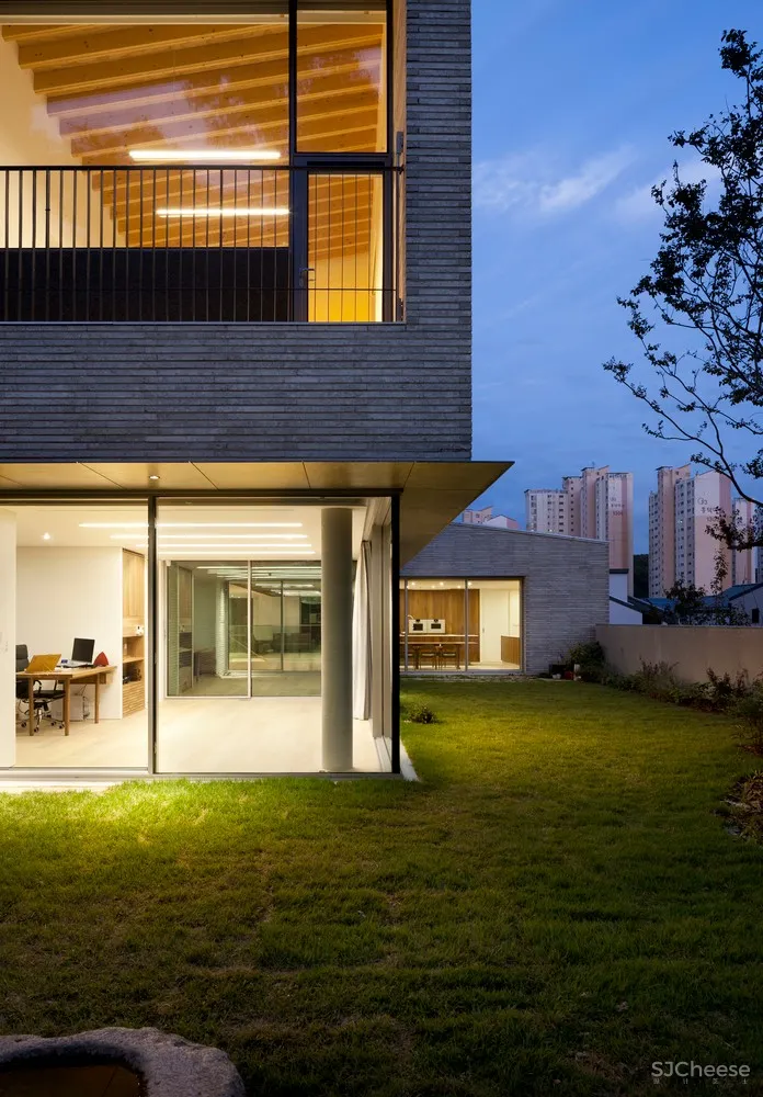 D•LIM architects | 既不花哨，也不简单：三花园住宅