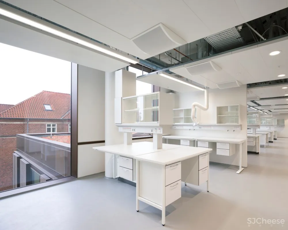 临床生物化学实验大楼 / Mikkelsen Architects