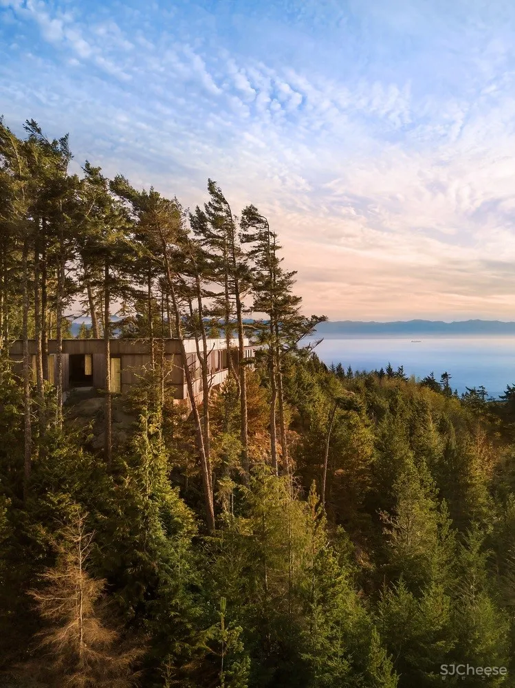 加拿大深色木结构住宅 | Okada Marshall House