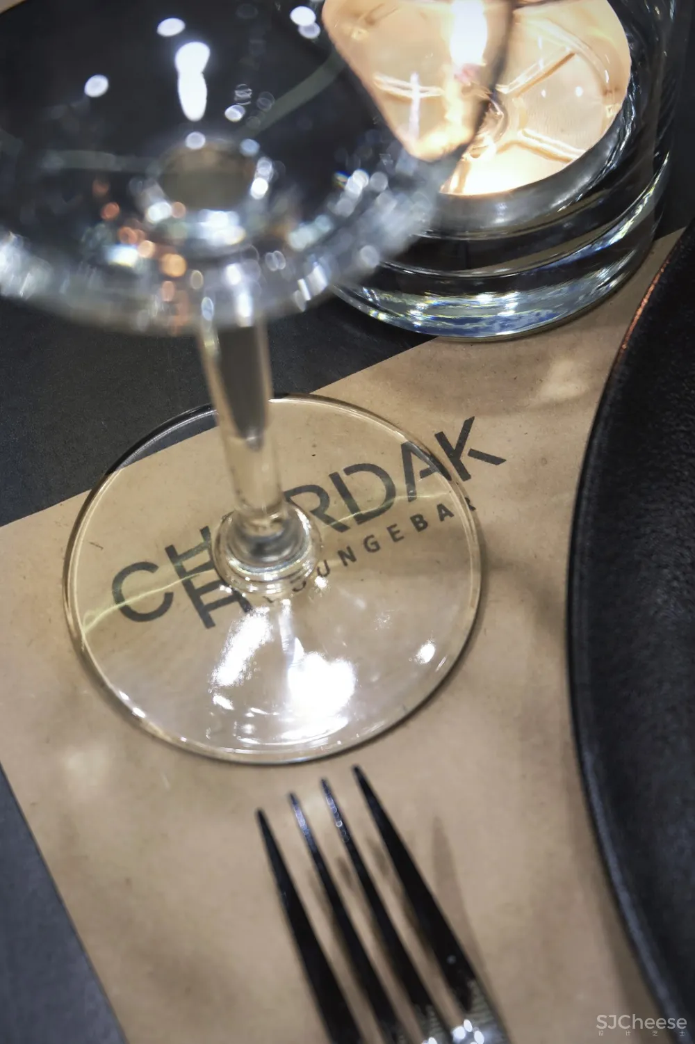 233m²圣彼得堡Cherdak工业风酒吧 CARTELLE DESIGN