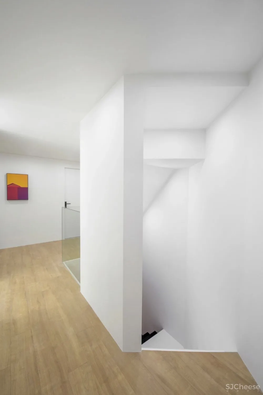 新作 | 135m² 怪异阁楼,创意爆改为画廊式的舒适三层 首