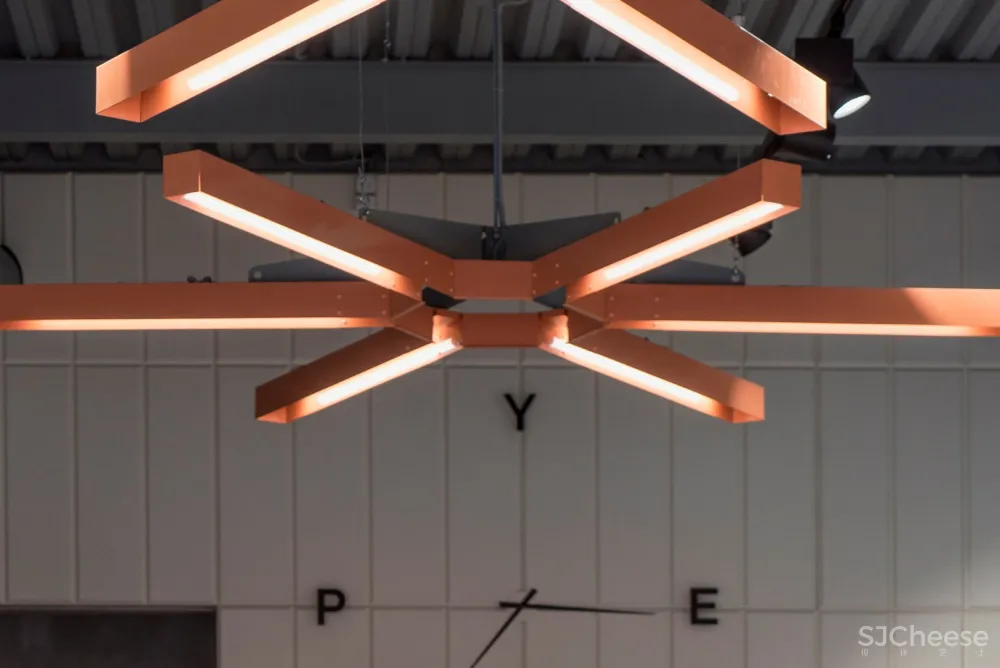 旧烘焙厂改造成的P.Y.E眼镜店 Facultative Works