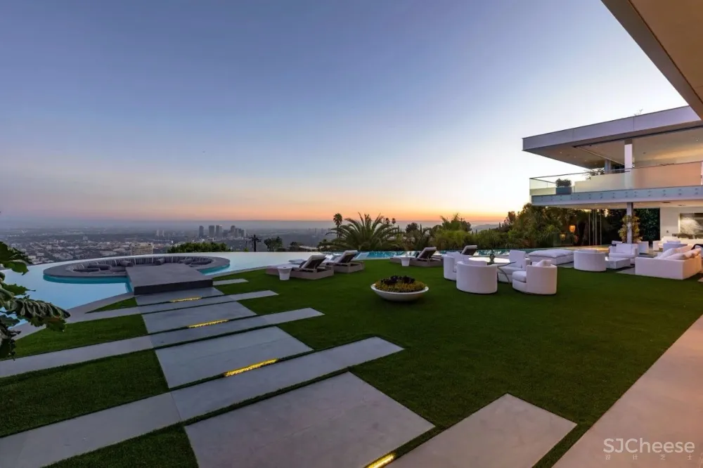 3.98 亿的超级山顶豪宅，无比奢侈的观景台