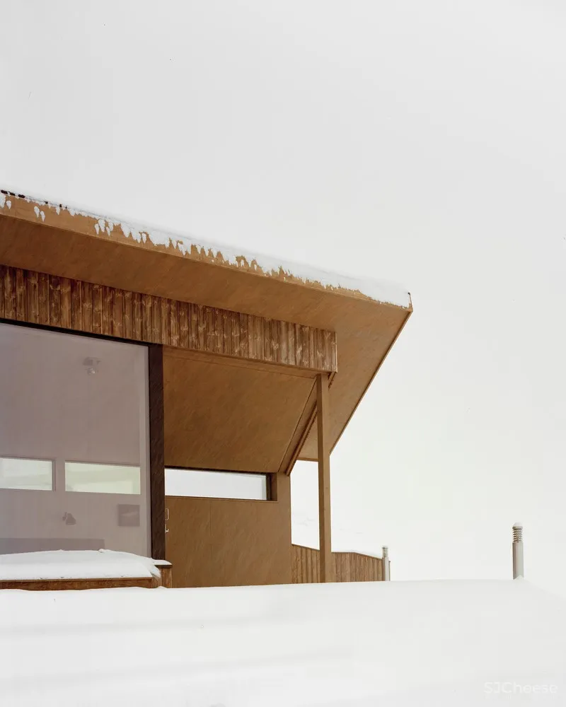 挪威L形雪地小屋 / Helen & Hard architects