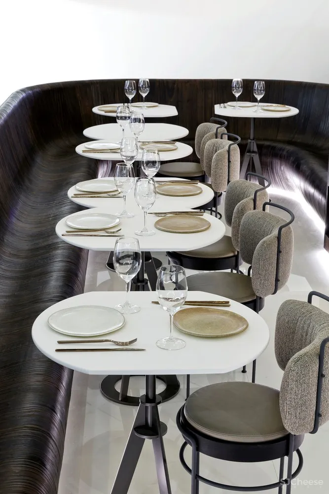 Studio Arthur Casas | Mistral 葡萄酒销售餐厅 首