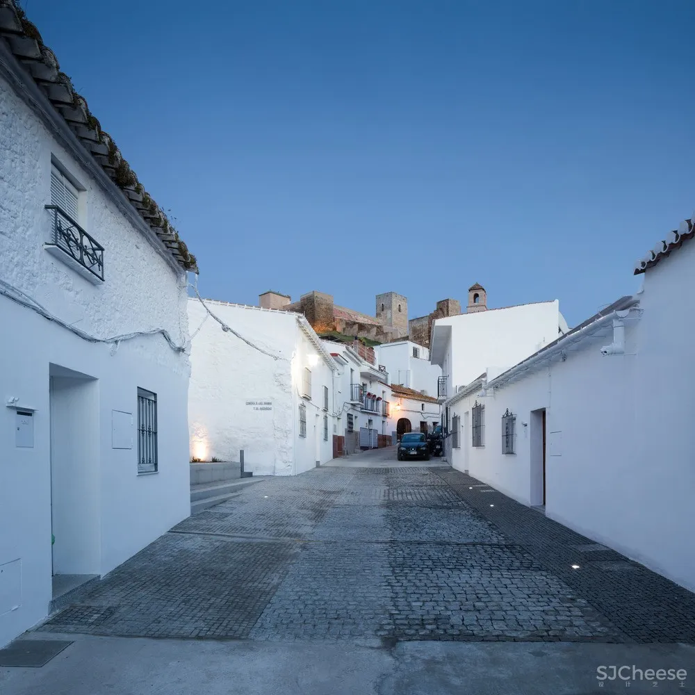 玛利亚与萨雷诺庭院 / WaterScales arquitectos