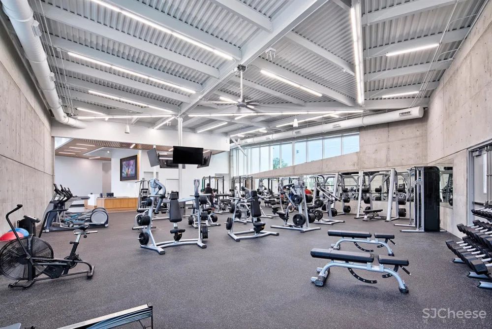 佛罗里达理工大学学生活动中心 / Straughn Trout Architects