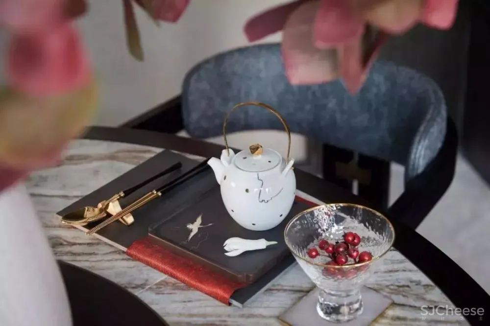 时代雕琢下的摩登理想国