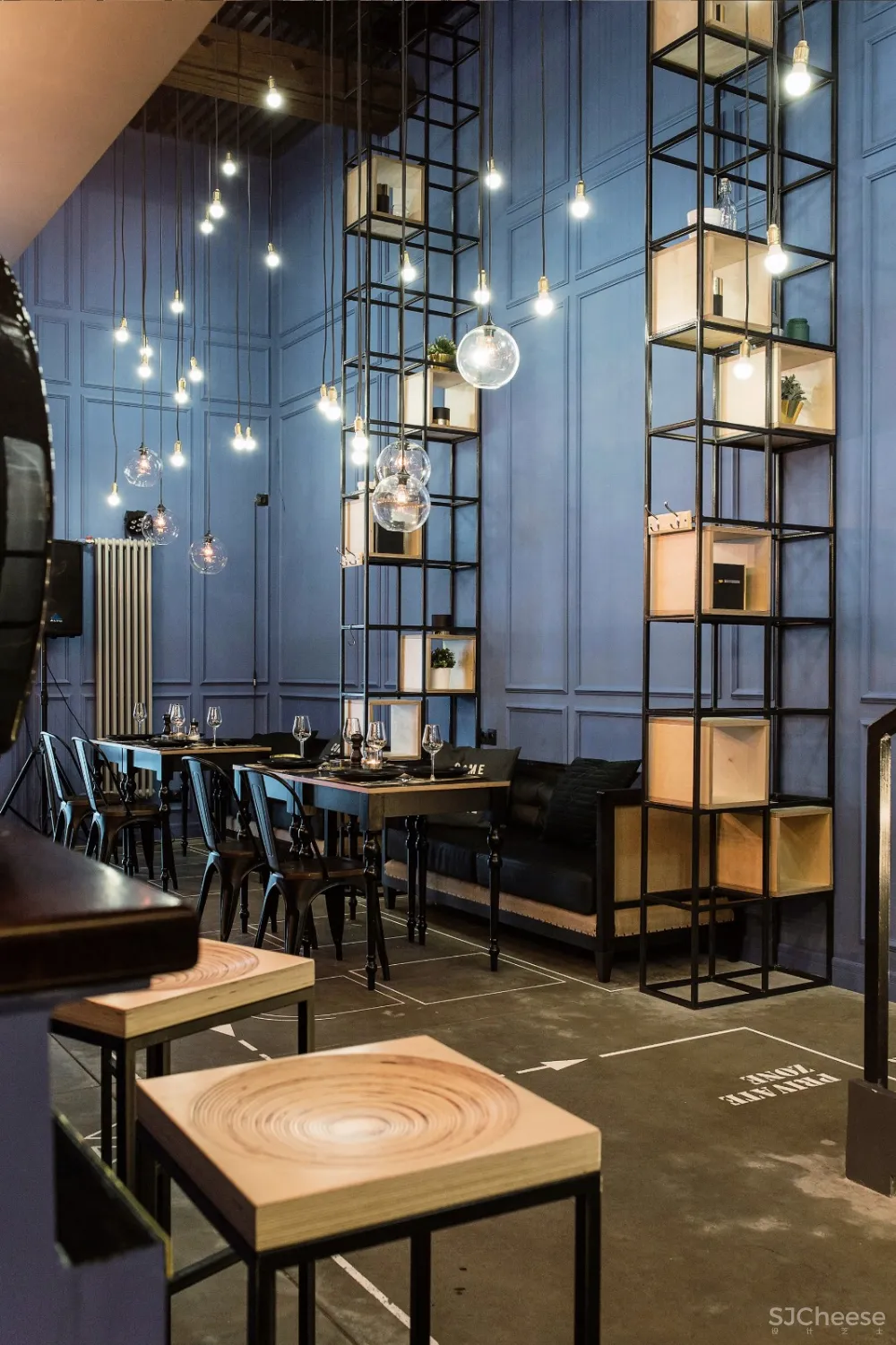 233m²圣彼得堡Cherdak工业风酒吧 CARTELLE DESIGN