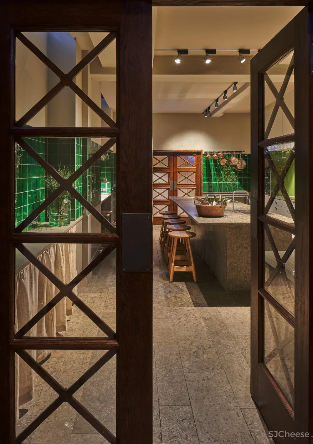 Claesson Koivisto Rune:斯德哥尔摩“超越时间”酒吧 首