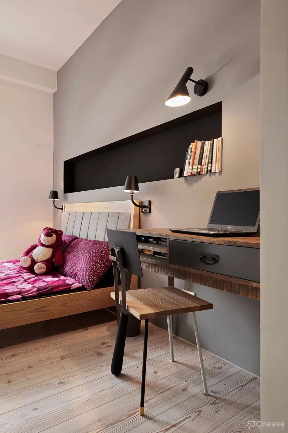 “公寓改造后,常常有奇怪的陌生人来我家附近拍照。”