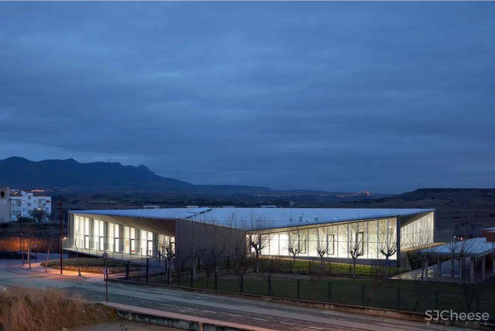 Taller Basico de Arquitectura | 空心岩石的结构建筑 首