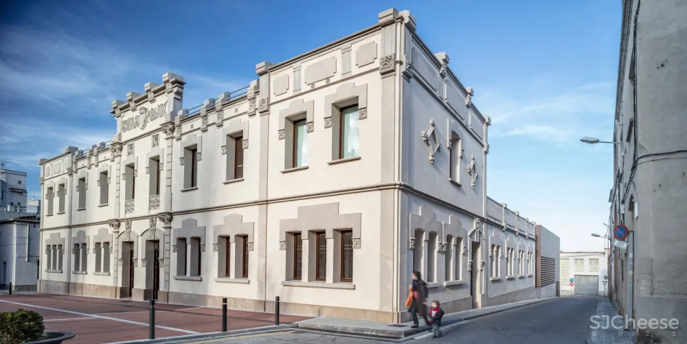 Sant Sadurní d’Anoia 文化中心 / taller 9s arquitectes