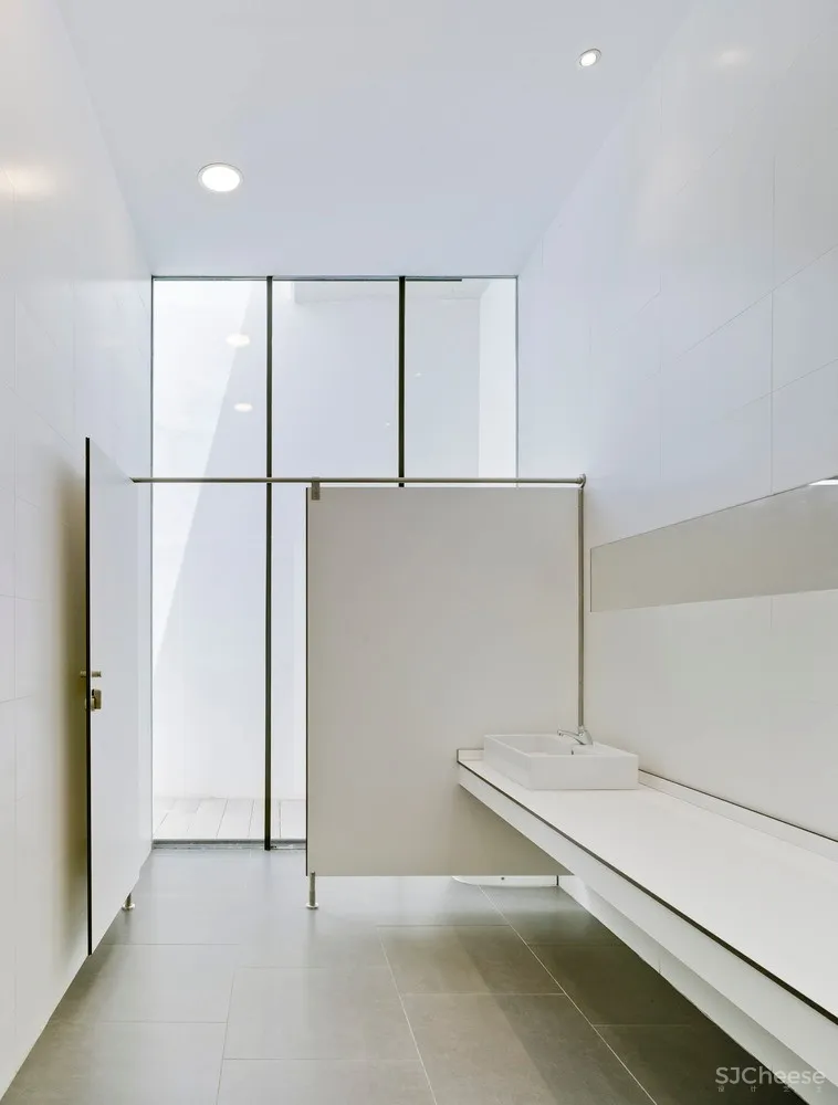 本弗里多功能屋 / Rafael Landete + Emilio Cortes