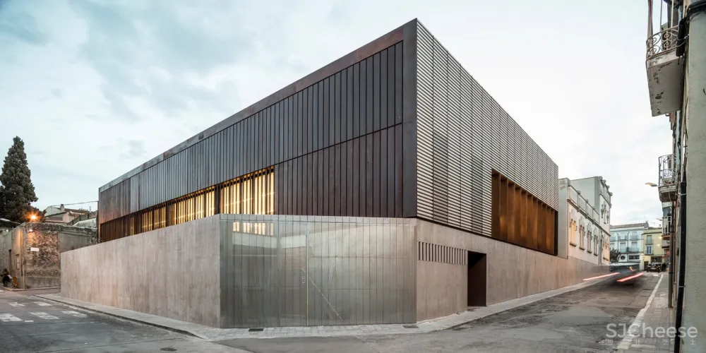 Sant Sadurní d’Anoia 文化中心 / taller 9s arquitectes