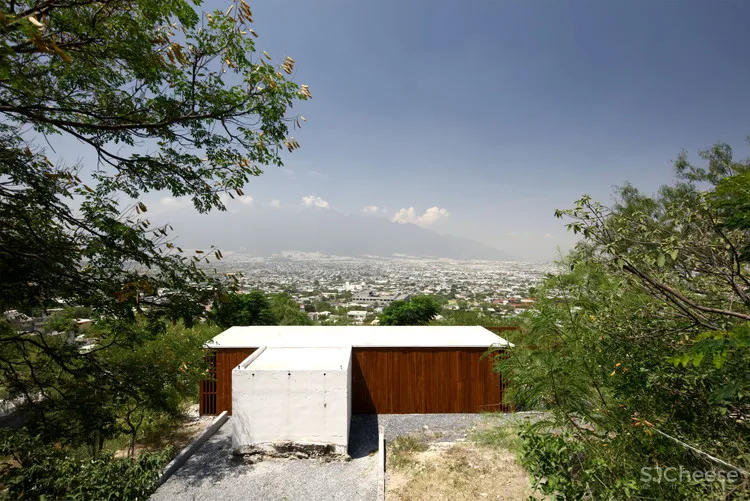 社区合建的山间礼拜堂／S