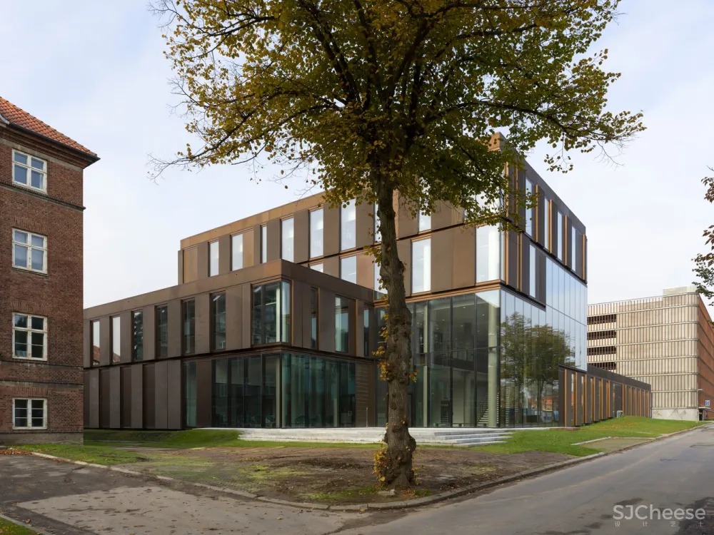 临床生物化学实验大楼 / Mikkelsen Architects