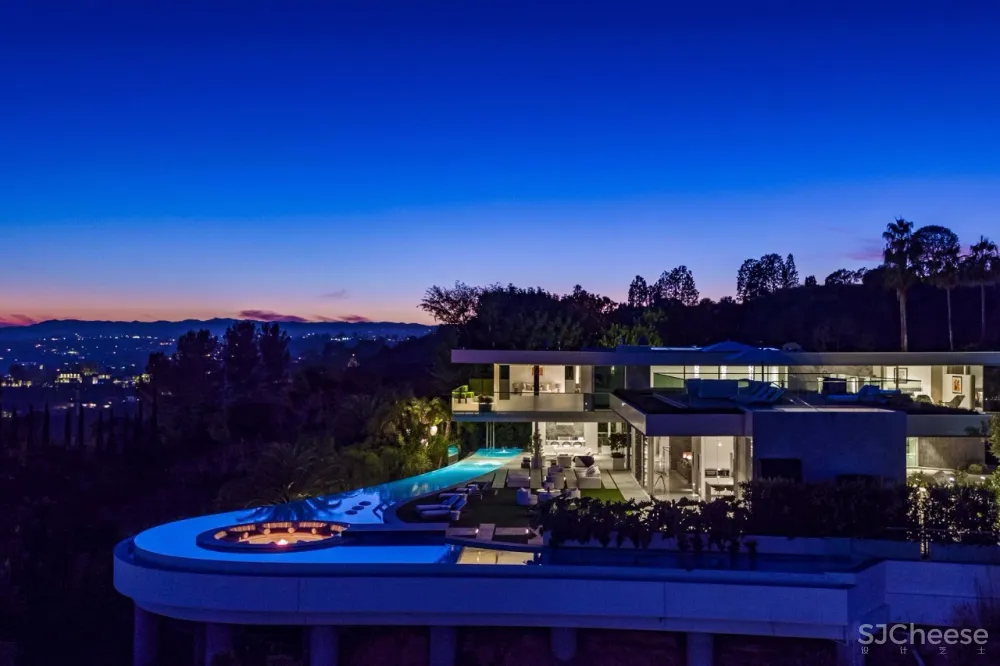 3.98 亿的超级山顶豪宅，无比奢侈的观景台