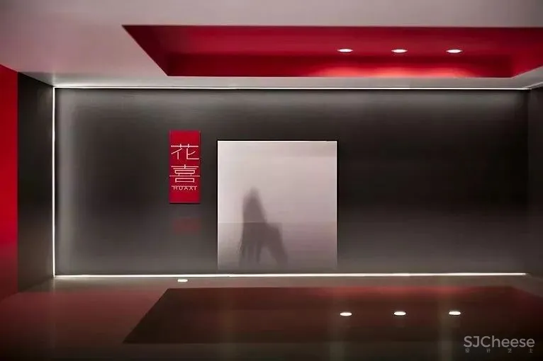 红与黑的颠覆，空间的时尚感官