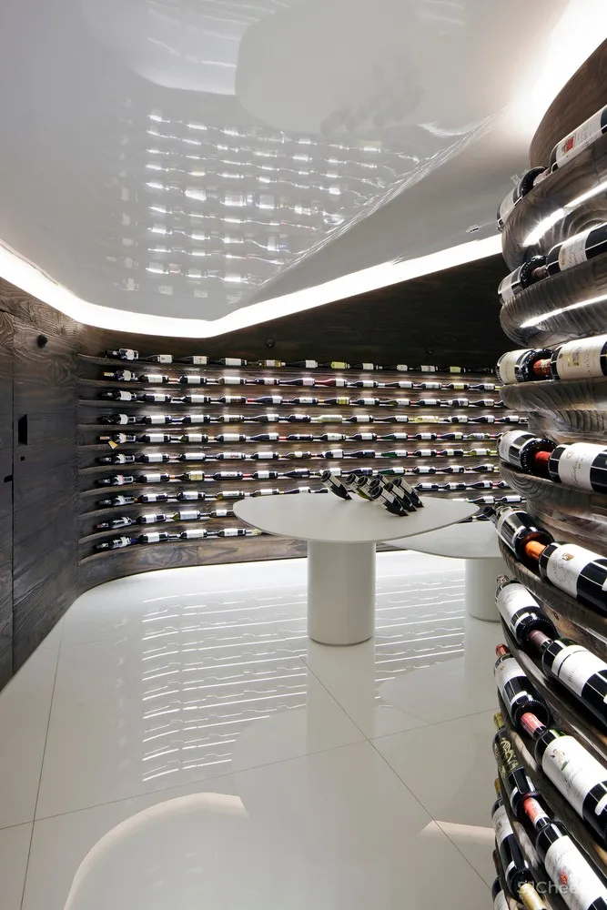 Studio Arthur Casas | Mistral 葡萄酒销售餐厅 首