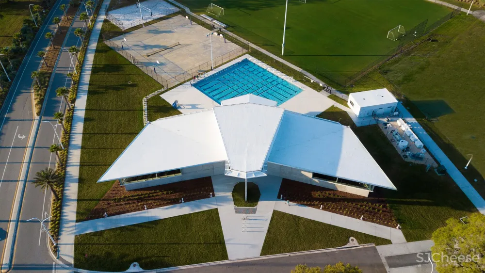 佛罗里达理工大学学生活动中心 / Straughn Trout Architects