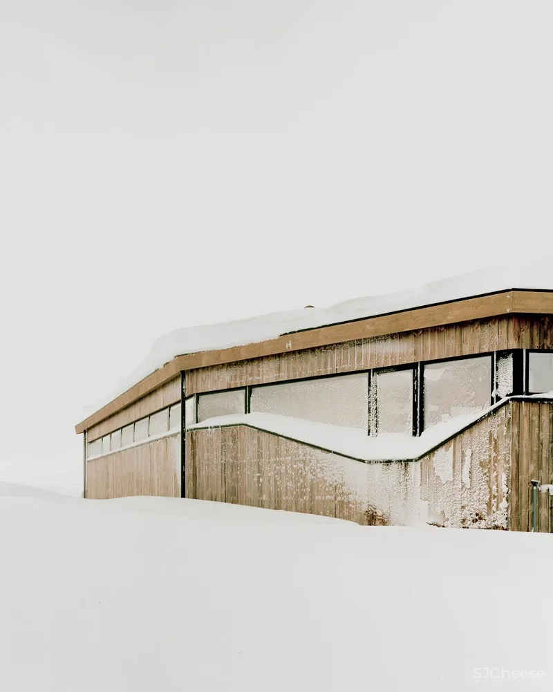 挪威L形雪地小屋 / Helen & Hard architects
