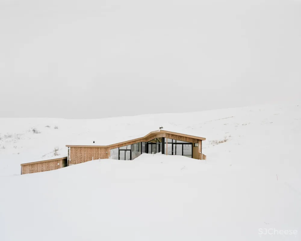 挪威L形雪地小屋 / Helen & Hard architects