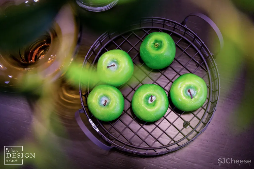 黑白交织奏乐，谱写单身自主的生活空间 海航设计