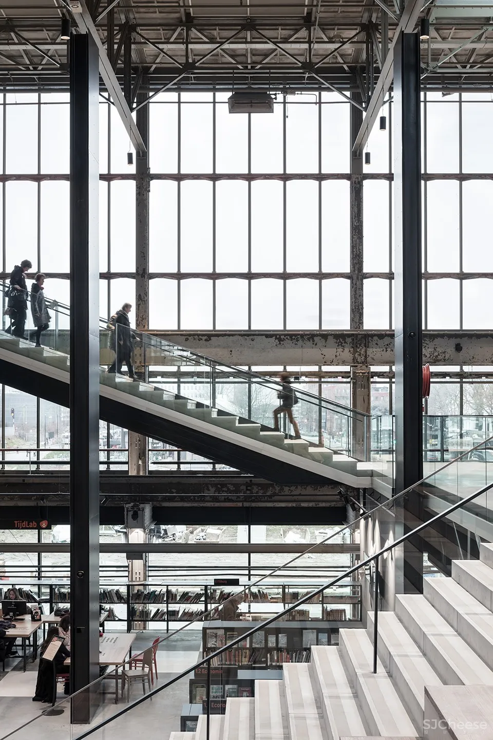 LocHal图书馆建筑设计,荷兰 / Civic Architects