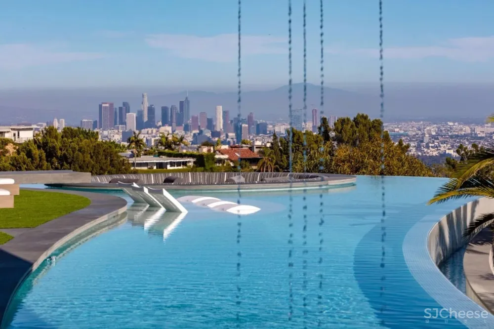 3.98 亿的超级山顶豪宅，无比奢侈的观景台