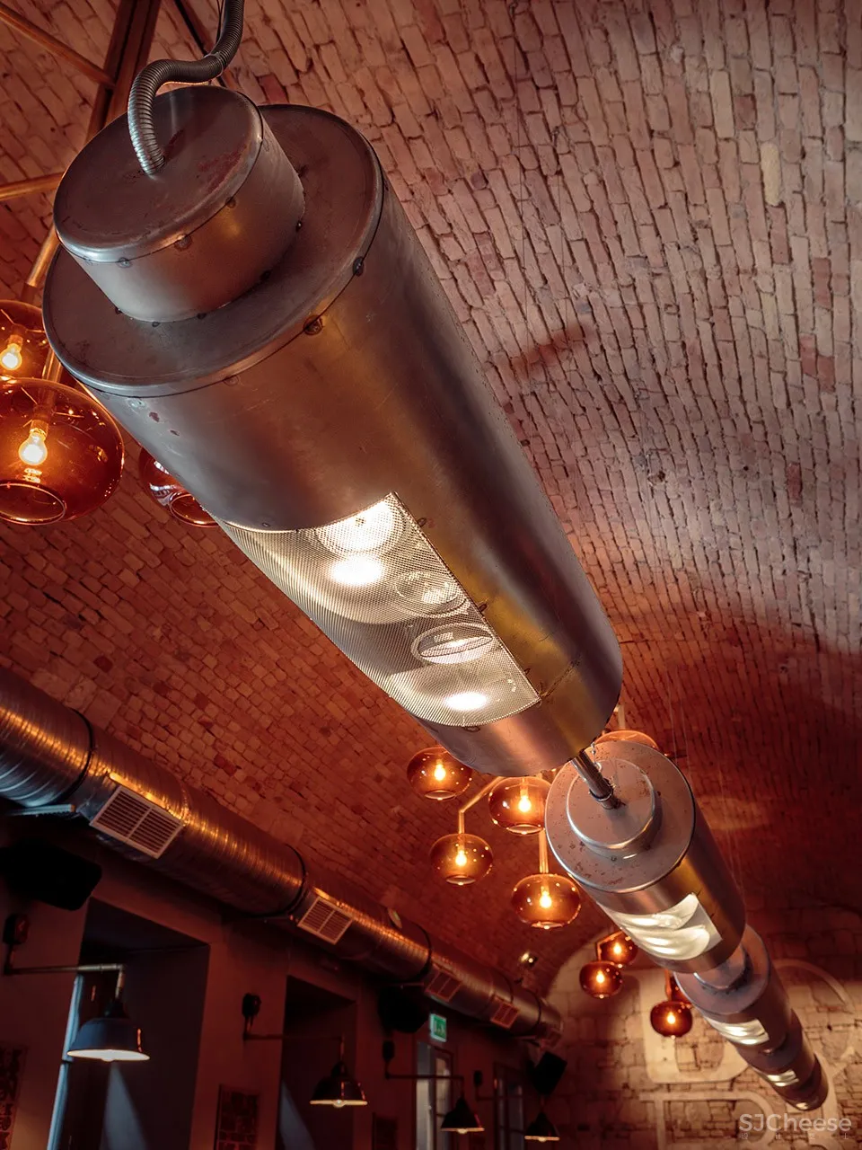 Dob3酒吧，布达佩斯 / 81font