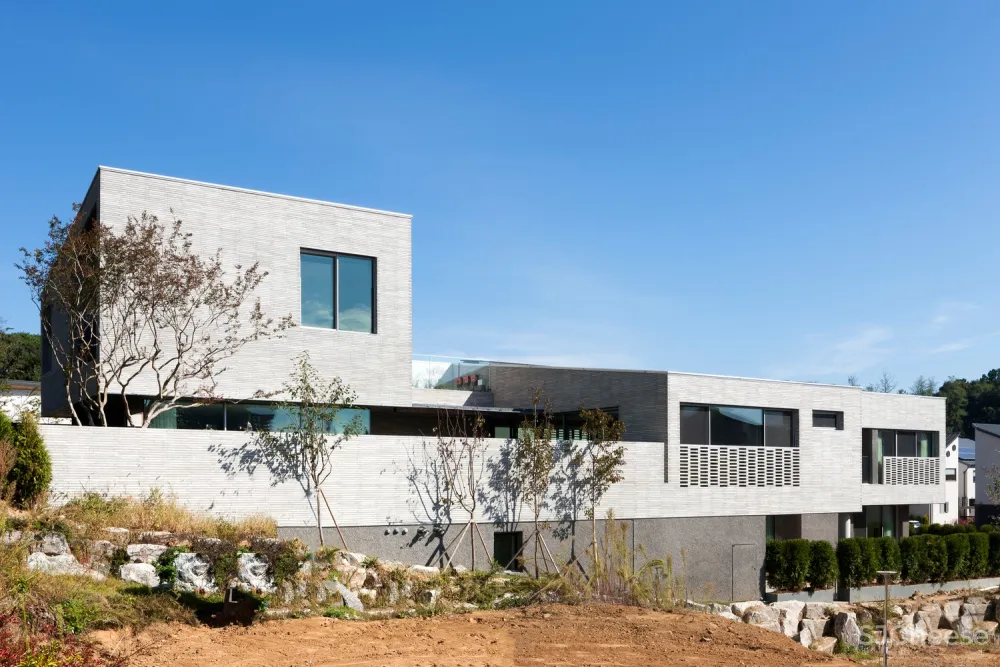 D•LIM architects | 既不花哨，也不简单：三花园住宅