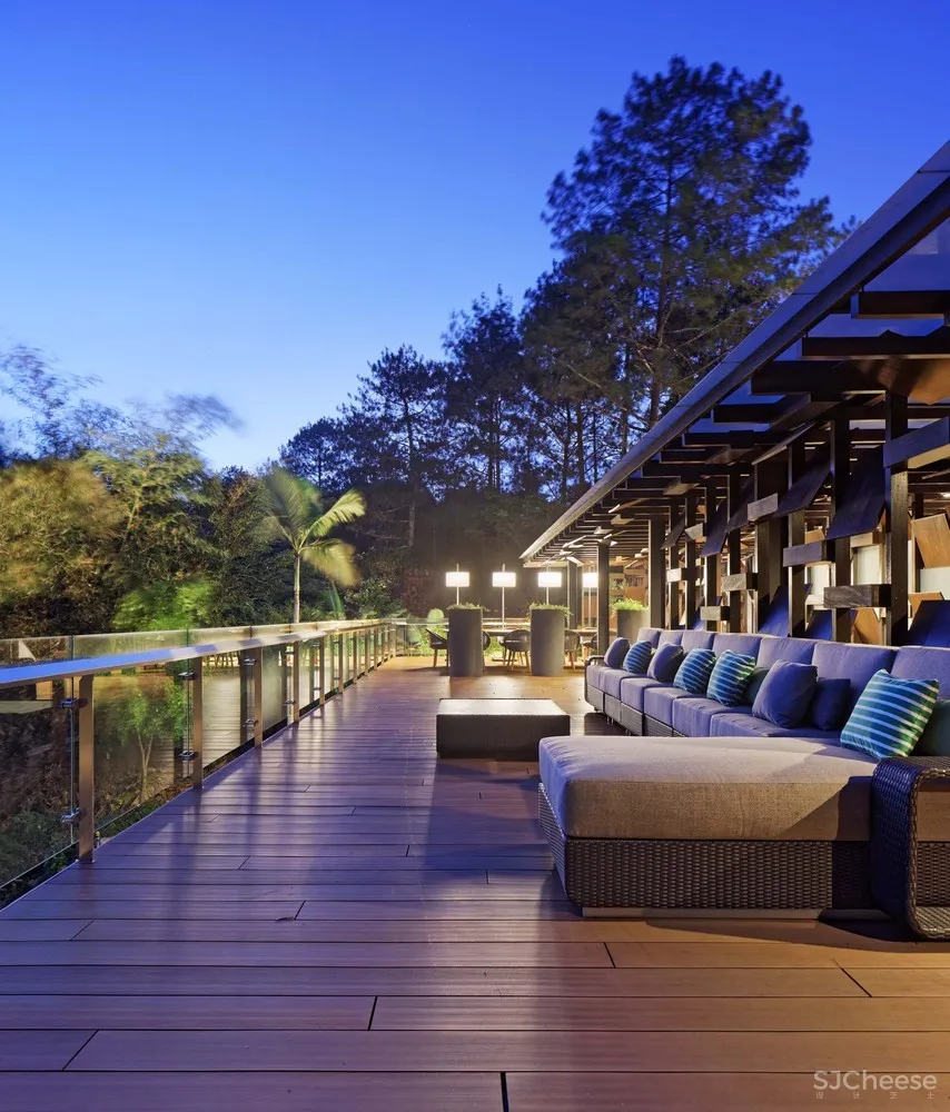 TWS & Partners | 远离城市喧嚣的Hanging别墅