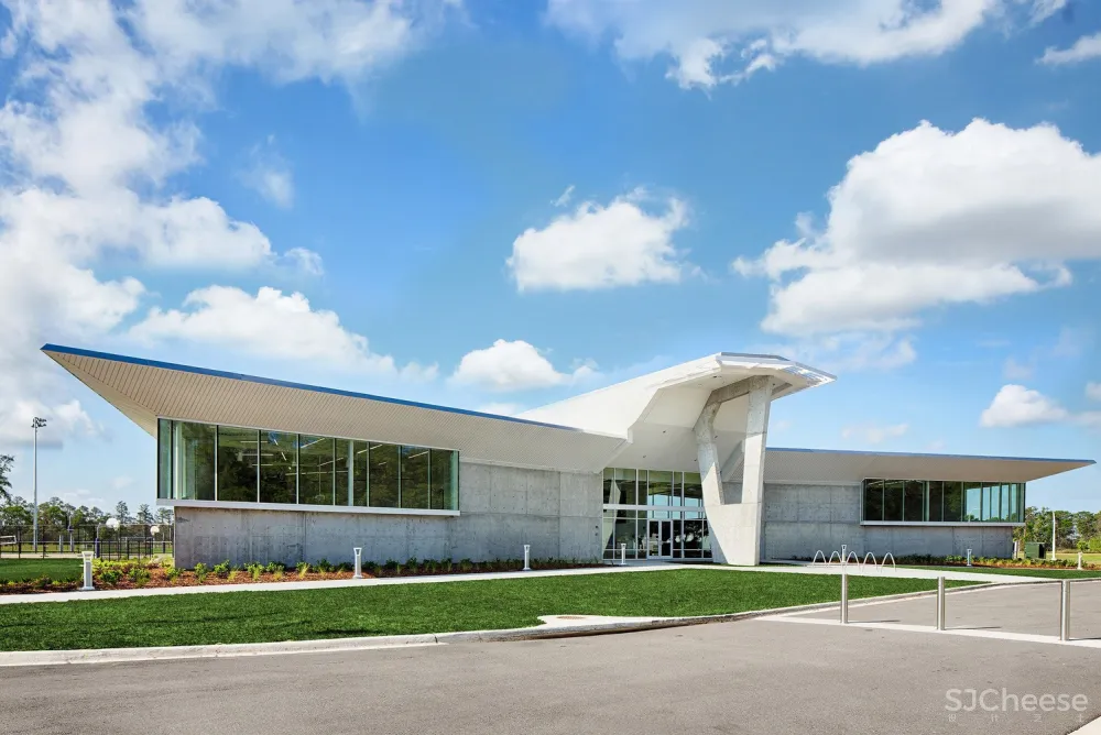 佛罗里达理工大学学生活动中心 / Straughn Trout Architects