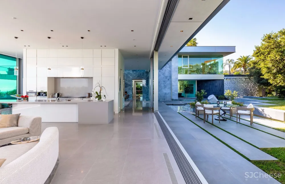 3.98 亿的超级山顶豪宅，无比奢侈的观景台