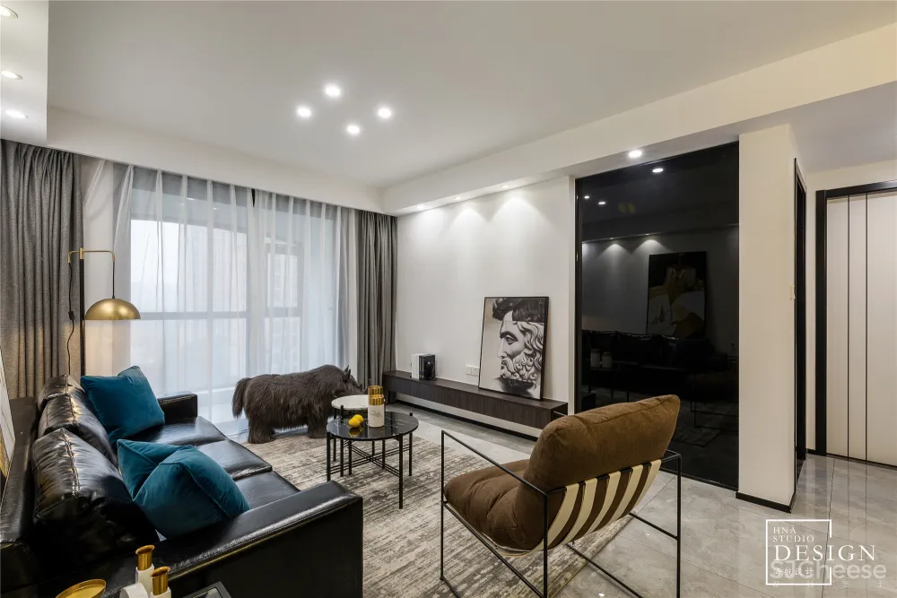 黑白交织奏乐，谱写单身自主的生活空间 海航设计