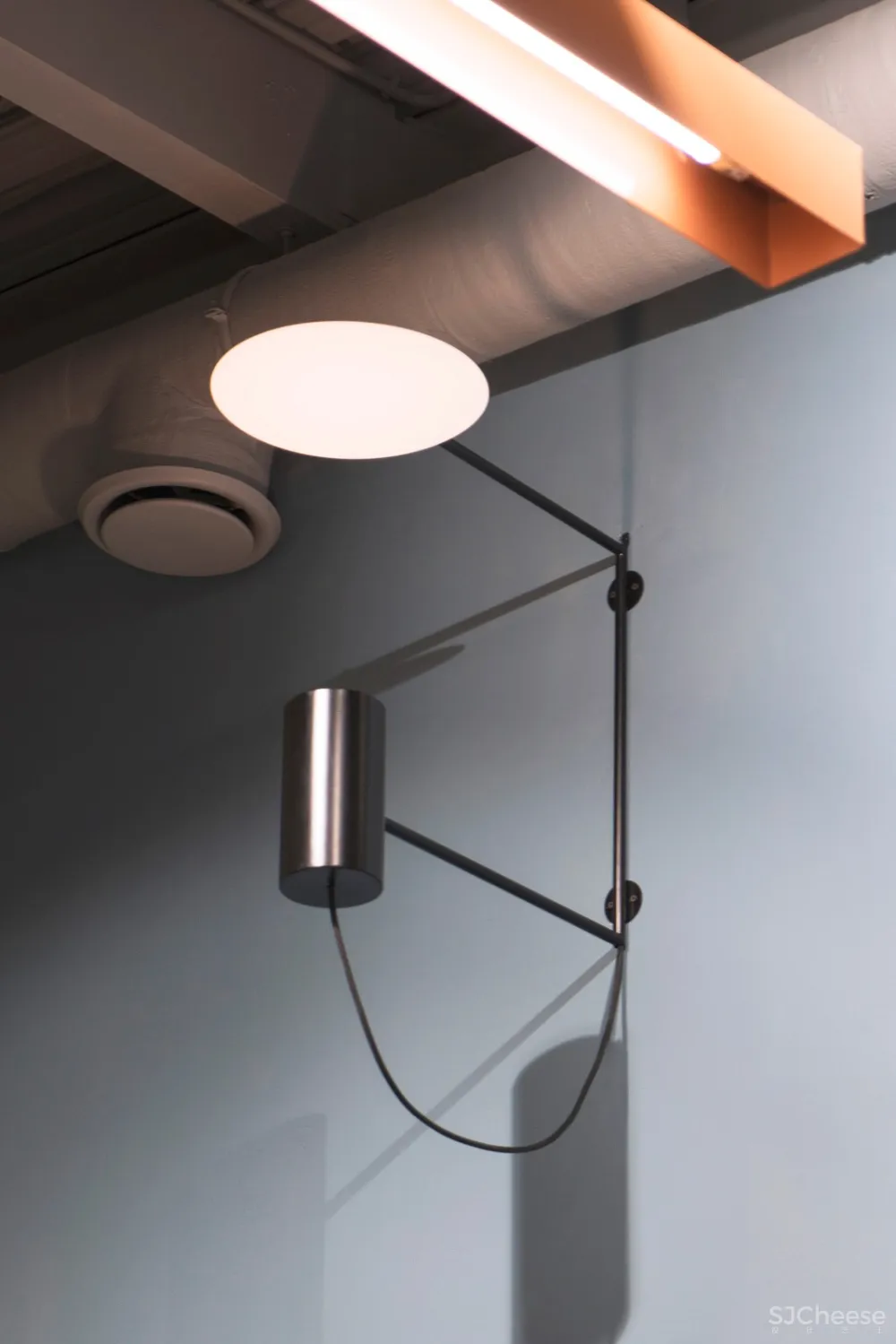 旧烘焙厂改造成的P.Y.E眼镜店 Facultative Works