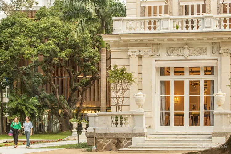 百年历史氛围中的亮黄色空间 Casa Firjan Atelier77