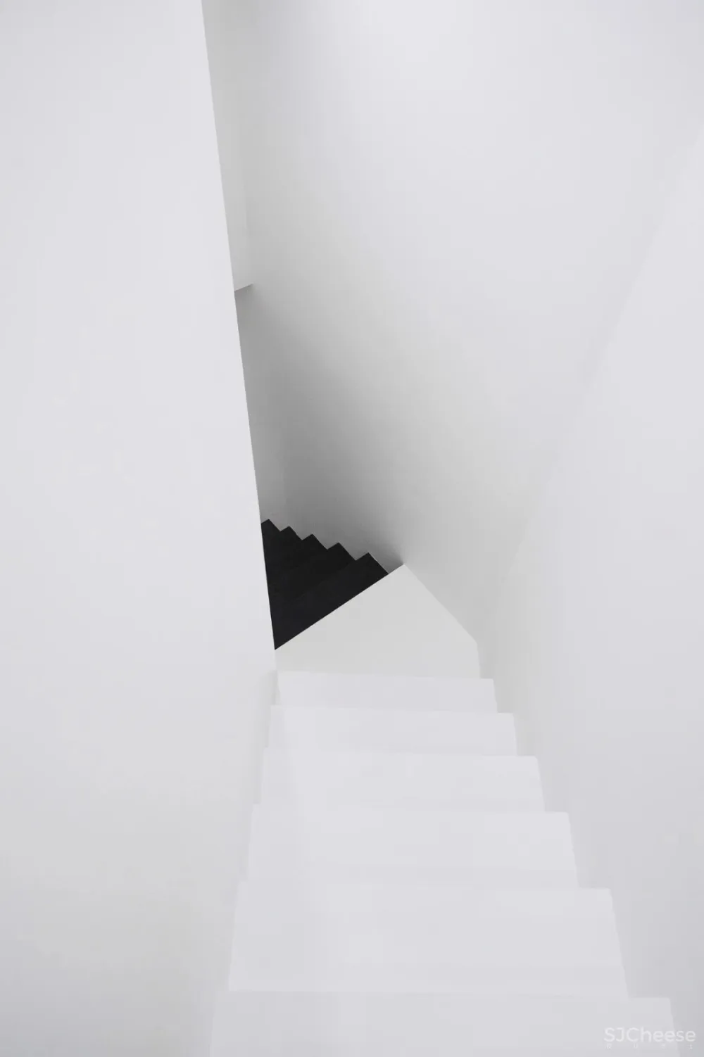 新作 | 135m² 怪异阁楼,创意爆改为画廊式的舒适三层 首