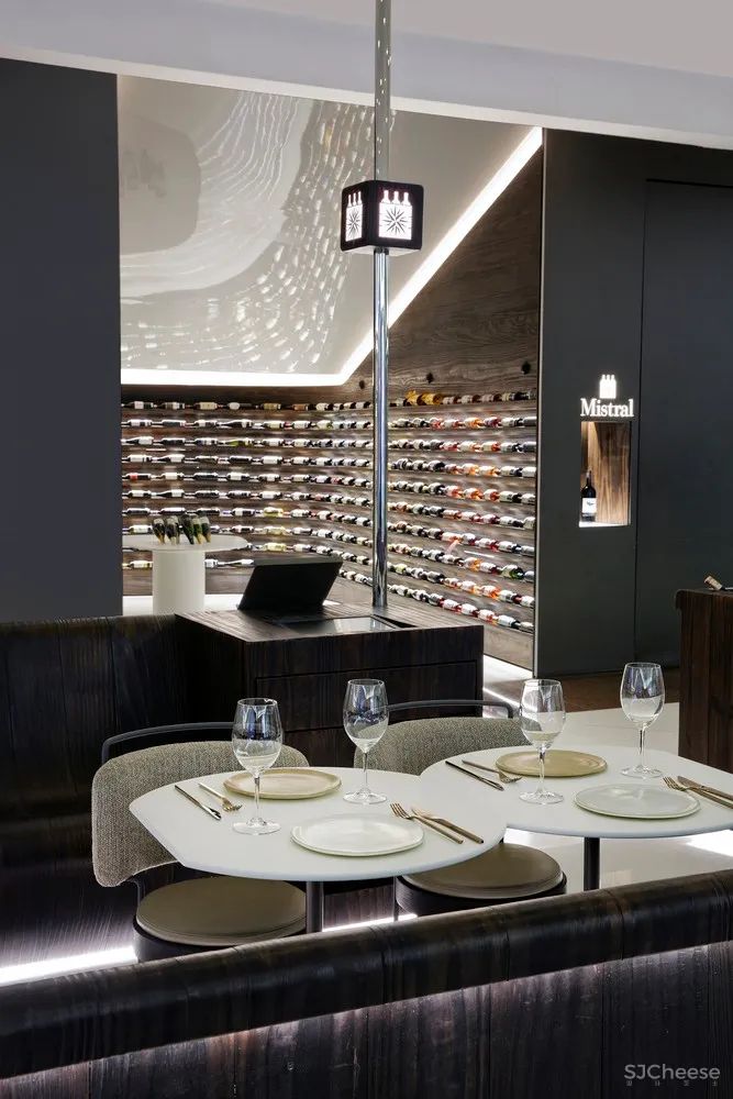 Studio Arthur Casas | Mistral 葡萄酒销售餐厅 首