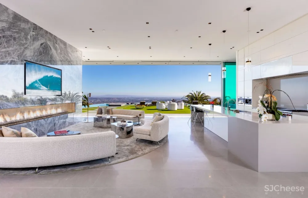 3.98 亿的超级山顶豪宅，无比奢侈的观景台