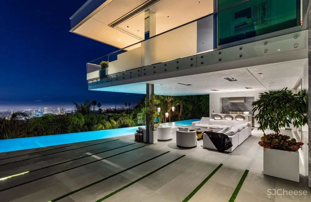 3.98 亿的超级山顶豪宅，无比奢侈的观景台