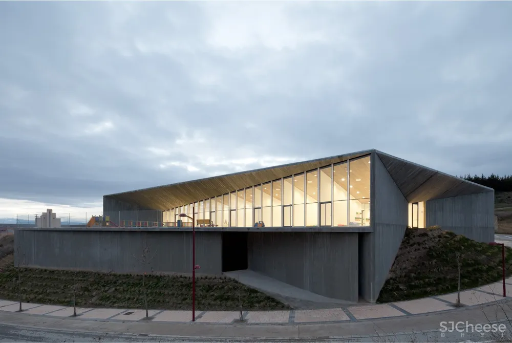 Taller Basico de Arquitectura | 空心岩石的结构建筑 首