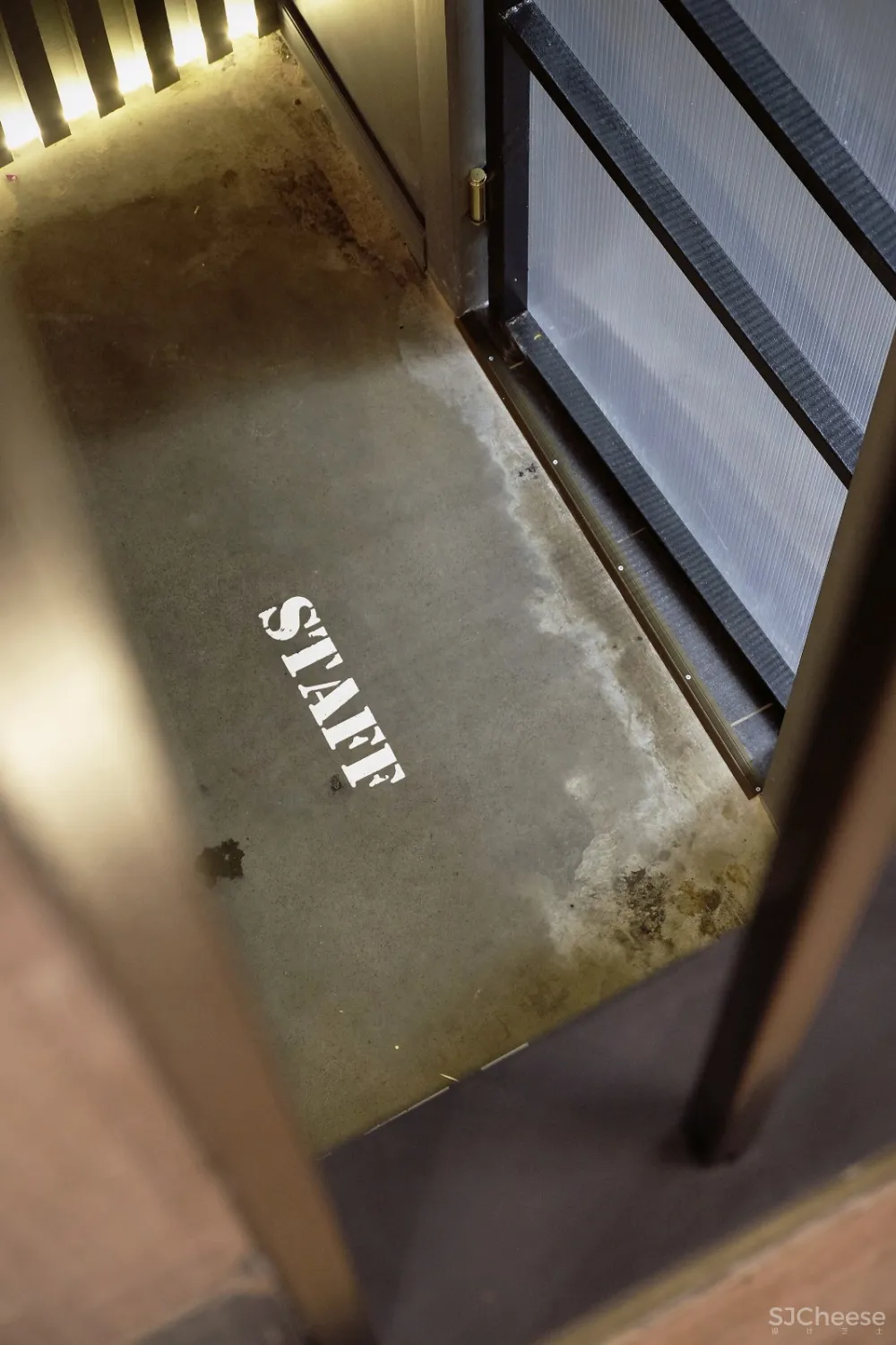 233m²圣彼得堡Cherdak工业风酒吧 CARTELLE DESIGN