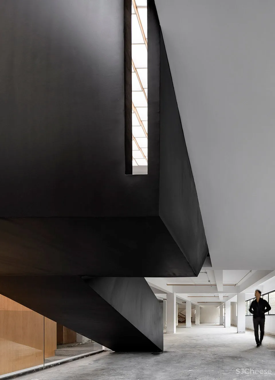 “The Arcade”办公空间,上海 / Atelier Zerebecky